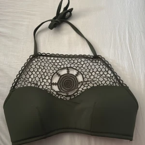 Olivegreen bikini/bratop - Olivegreen bra can be worn paored with beach wear from cubus. 