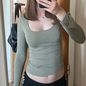 Gröna tröja  - Grön topp från Gina, storlek XS 💓 mycket sparsamt använd 💘  70kr + frakt 💕