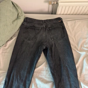 Studio total jeans - En av mina favorit jeans men får tyvärr sälja då jag har vuxit ifrån dem, finns inget negativt inga hål eller ställen där man har spilt och så.