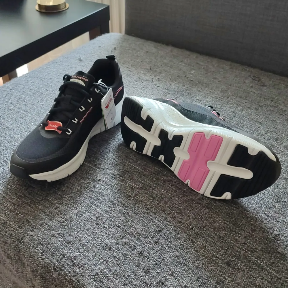 Unused Skechers Arch fit size 38  Black white pink Insole 25cm New with tags I don't have the original box. Skor.