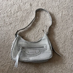 Glittrig väska - Oanvänd