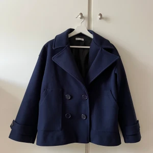 Design by si kappa  - Mycket bra skick och ej nopprig Hör av dig om du har frågor :)