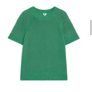 Jätte fin grön tröja från COS💚 originalpris 550kr