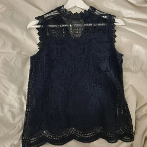 marinblå blus - sparsamt använd, storlek 38 men passar mer xs/s 💓skriv för frågor 