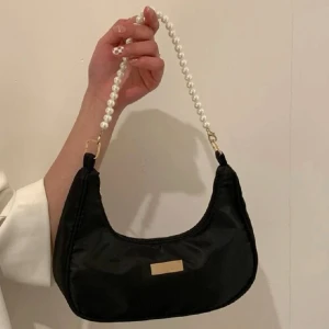 Pärl väska - Så fin och elegant väska med pärlhandtag som inte har kommit till användning för mig