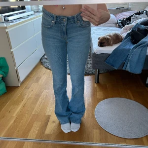 Low boot jeans - Dom populära low boot jeansen från Lager 157. Storlek Xs. Använda 1-2 gånger. Skönt material💕