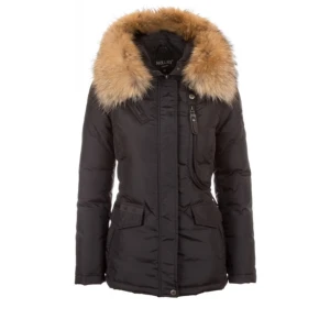 Hollies jacka - Hej! Säljer min Hollies jacka. Den är knappt använd och i gott skick. Säljer för en billig peng för jag har så mycket jackor jag inte använder.