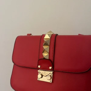 Valentino väska -  valentino glamlock såld