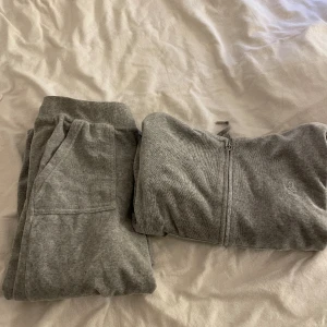 Juciy set - Säljer mitt juciy set då det är för stort för mig, båda är i storlek m. Man kan antingen köpa hela settet eller bara en av dem.