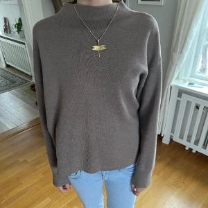 Tröja  - Så snygg tröja från Åhléns. Stlk M. Nypris 500 men säljer endast för 250