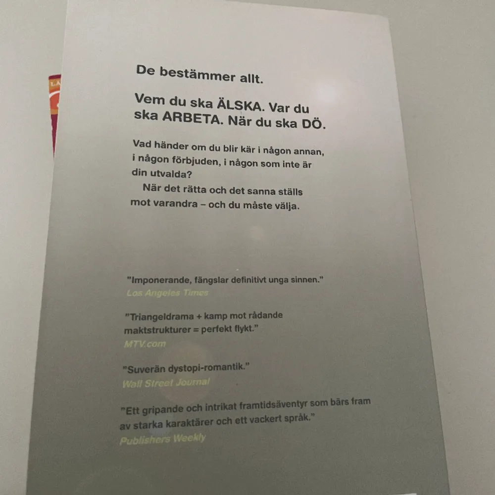 Säljs på grund av flytt ! Vid köp av fler böcker / saker kan jag räkna ihop paket pris❤️. Övrigt.