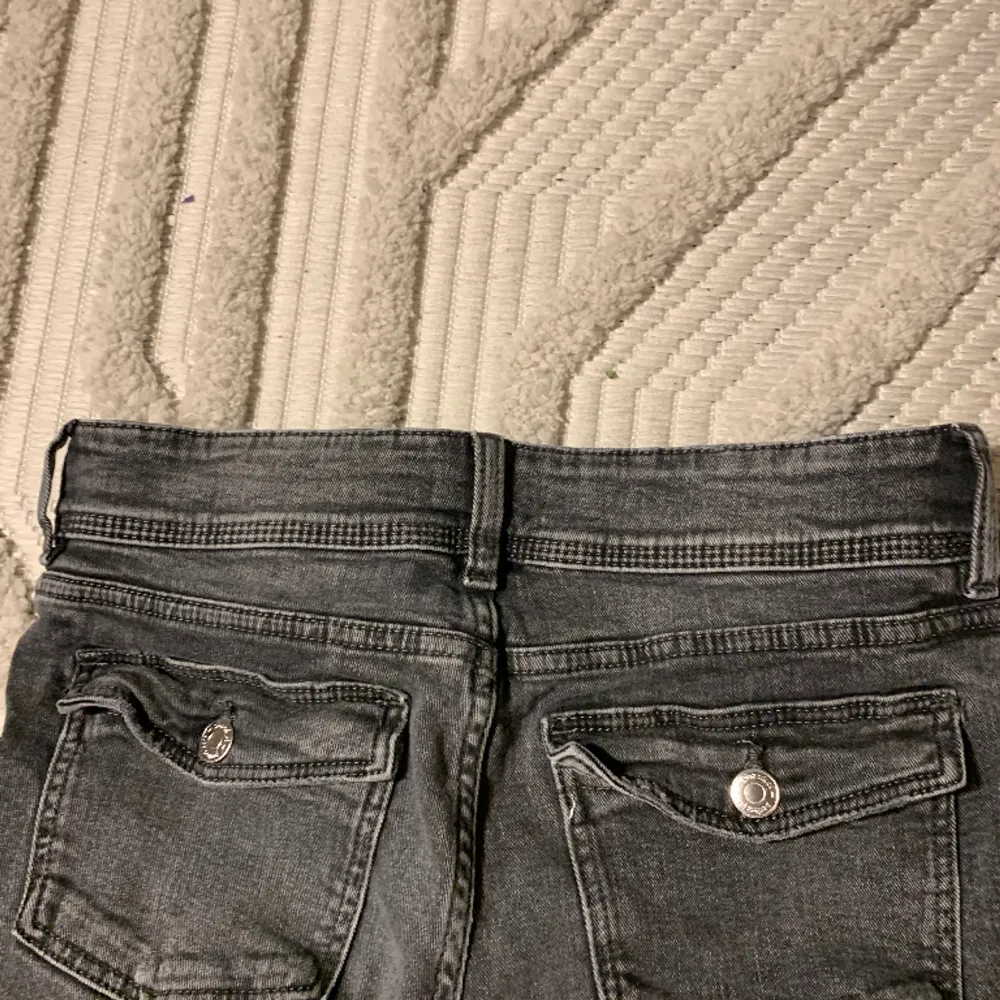 Jag säljer ett par sjukt snygga jeans från Gina!💕 Som nya, inga defekter. Har bara använt två gånger💗. Jeans & Byxor.