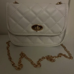 Väska  - Ett fint litet väska 