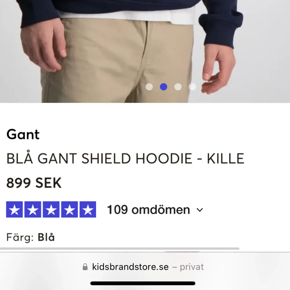 Mörkblå Gant hoodie. Använd 1 gång. Säljer då den aldrig kommer till användning. Köpte för 900kr. Kom gärna med egna förslag på pris och ställ gärna frågor om det behövs😊😊. Hoodies.
