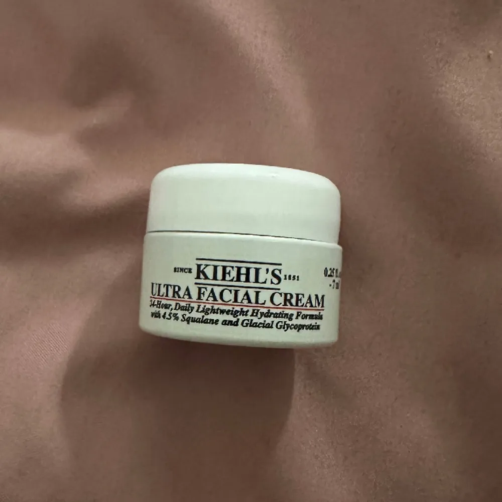 Oöppnad kräm från kiehls . Övrigt.