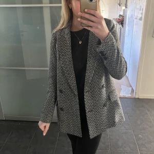 Hm kappa - Hm kappa som knappt är använd, snyggt mönster på den 