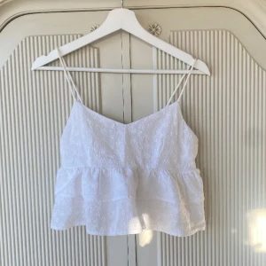 Sommartopp - Supergullig topp perfekt till våren och sommaren 💞 Bara att skriva vid eventuella frågor🤗