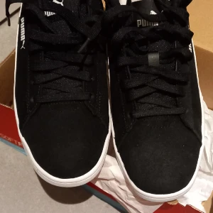 PUMA skor - Fick den i present men gillade den inte. Skor är nya aldrig vorn. 