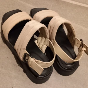 Sandals - Storker 38 och passa 39 Nya skor endast använd några 