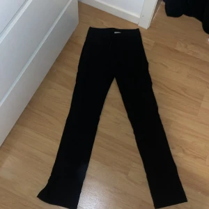 Kostymbyxor - Jätte fina kostym byxor men revärer är dom förstora 
