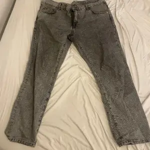 Säljer min killes nya jeans från jeansbolaget (woodbird) använda fåtal gånger sedan köpta förra månaden för 1000kr! Säljes pga fel storlek!🙏pris kan diskuteras vid snabb affär!❤️