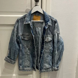 Jeansjacka  - Köpare står för frakt 