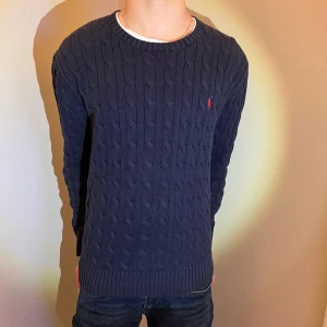 Ralph Lauren tröja - Säljer en riktigt fet Ralph Lauren tröja i perfekt skick. Nypris 2200kr men jag säljer för endast 545kr