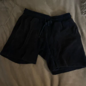 Frotte shorts  - Jack and Jones frotté shorts bra skick inte använt så mycket då dom var lite för små strl M 
