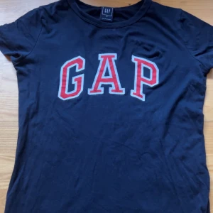T-shirt  - Fin GAP T-shirt (stryker innan jag postar)