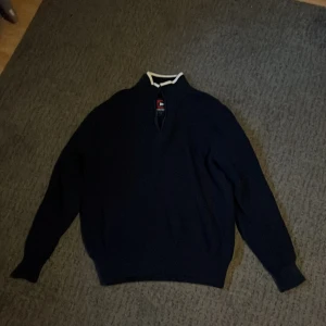 Half-zip - Half-zip som knappt är använd i väldigt fint skick