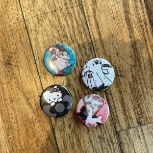 Lil peep pins 20-15kr - 20kr styck förutom den med hello Kitty den e 15kr de var nålar där back!💞
