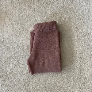 Lindex, mjukisbyxor - Mjukisbyxor i teddymaterial från Lindex. 