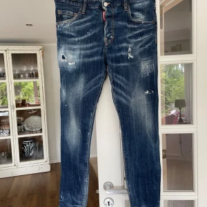  DSQUARED2 Jeans - Jeans, knappt använda, stl 48 