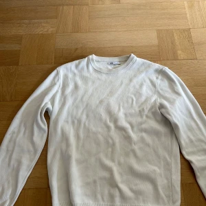 Zara sweatshirt - En jättefin stickad zara sweatshirt. Köpt i vintras. Mycket bra skick