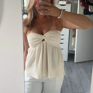 Gullig topp - Så otroligt söt topp som aldrig använts! Pris kan diskuteras vid snabba och smidiga köp!