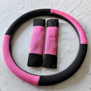 Dekoration till bilen - För ratten och bilbälten. Chansade när jag köpte men passade inte min bil så säljer vidare. 38cm i diameter.