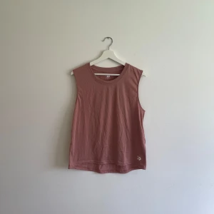 Lager 157, träningströja  - Träningströja/linne från Lager 157.