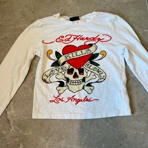 Ed hardy tröja💘 - Ed Hardy tröja💞Skriv vid intresse eller frågor, pris kan diskuteras💖