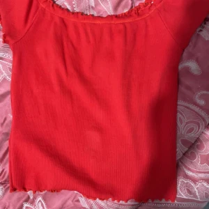 Röd off shoulder topp - Ganska ny stretchig topp