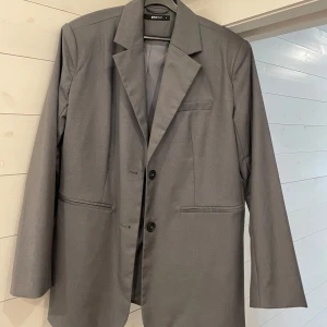 Kavaj - Aldrig använd, från Gina Tricot. Storlek S oversize