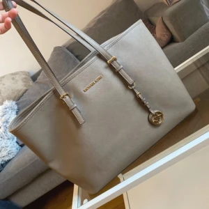 Michael kors väska  - Mycket fint skick 