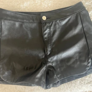 Lädershorts - Så snygga men blivit för små tyvärr