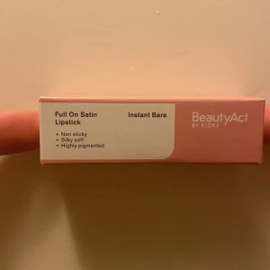 Läppstift från kicks  - Prövat lite mätt på handen. Som ny. Köparen betalar frakt❤️