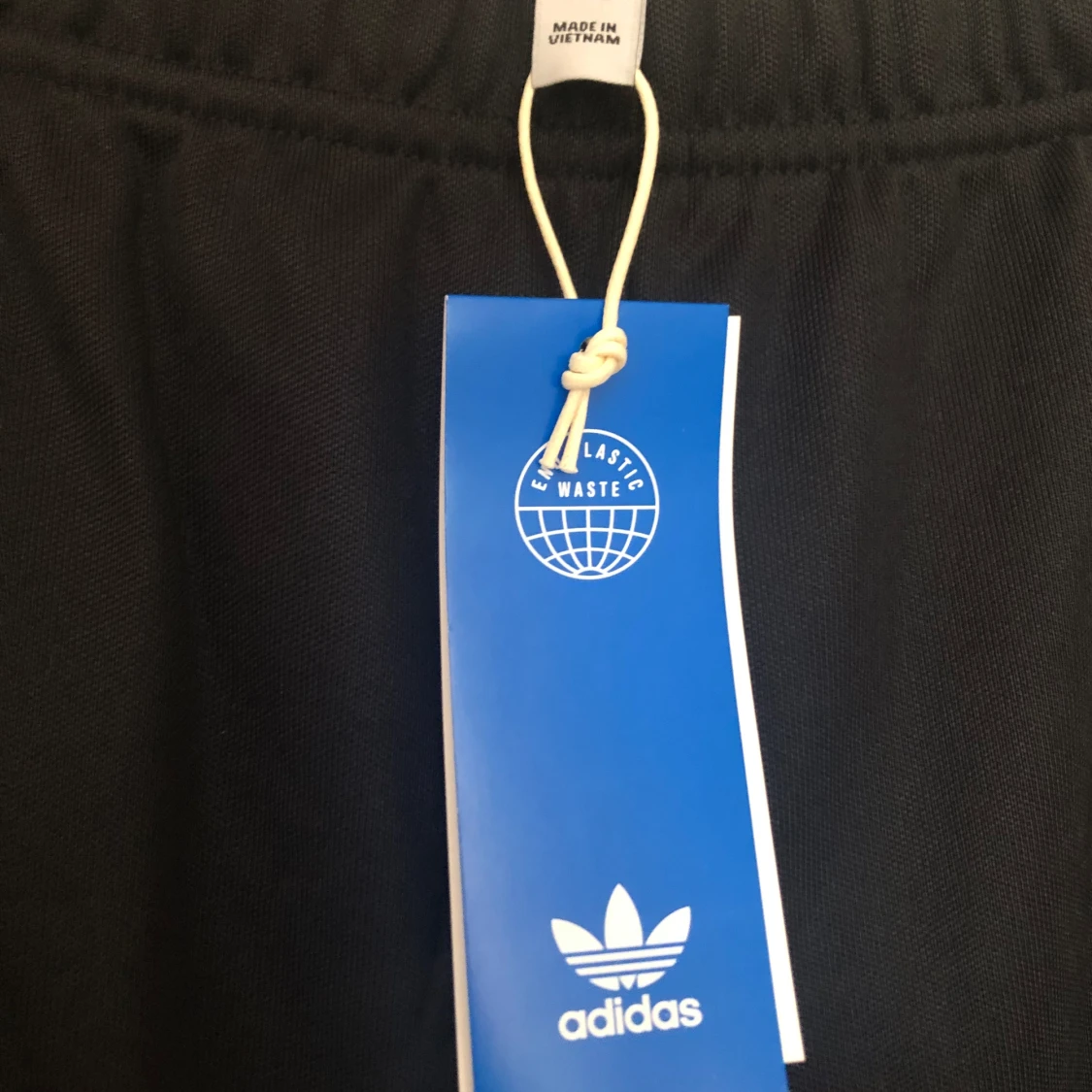 Adidas byxor helt nya. - 91