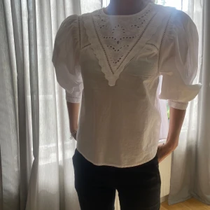 Sommar blus - Fräsch sommar blus med vackra detaljer🤍🙌 