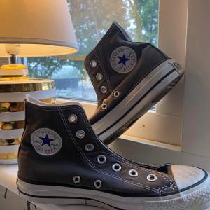 Ett par converse i storlek 36.5 Sparsamt använd. Säljer dom för att dom tyvärr är för små 