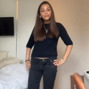 Stickad kortärmad  - Säljer nu min super fina stickade T-shirt/ kortärmad från zara!! Världes finaste färg och inga defekter 💞pris går alltid att diskuteras!