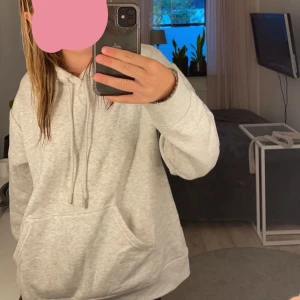 grå hoodie - fin hoodie!! 