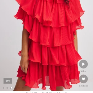 NA-KD klänning - Röd fin klänning från NA-KD i strl 34. Använd 1 gång!