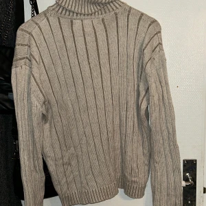 Sweatshirt  - Kniwtted sweatshirt. Stickat tröja, bomulls tröja. 